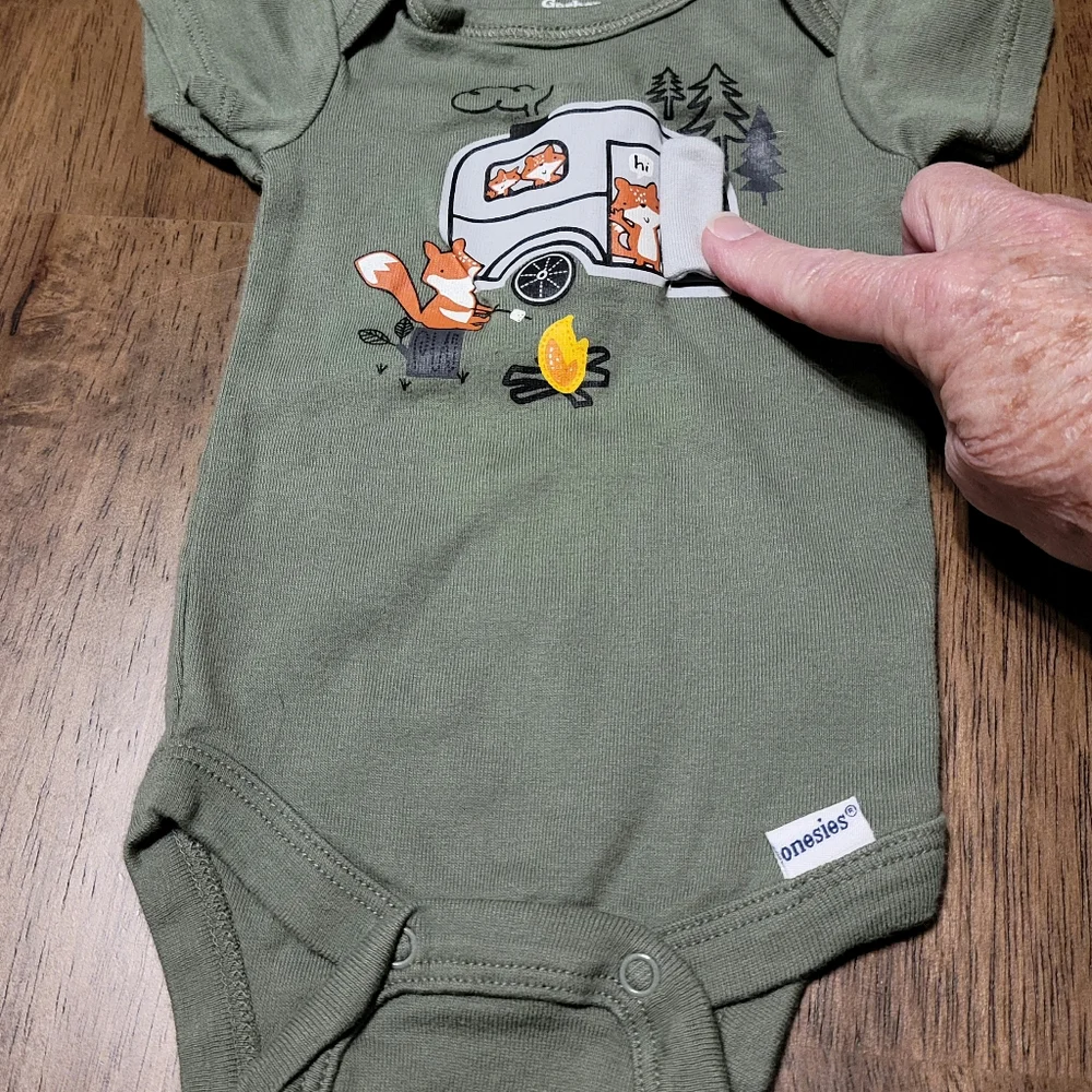 Two short‎ sleeves green Gerber 0 to 3 month onesies